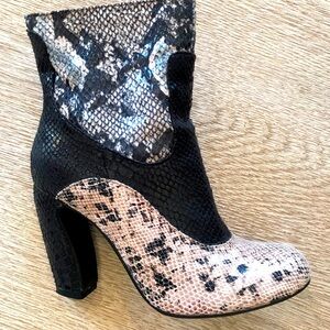 Faux Snake Skin Booties Boots Heel Retro Side-Zip Size Six